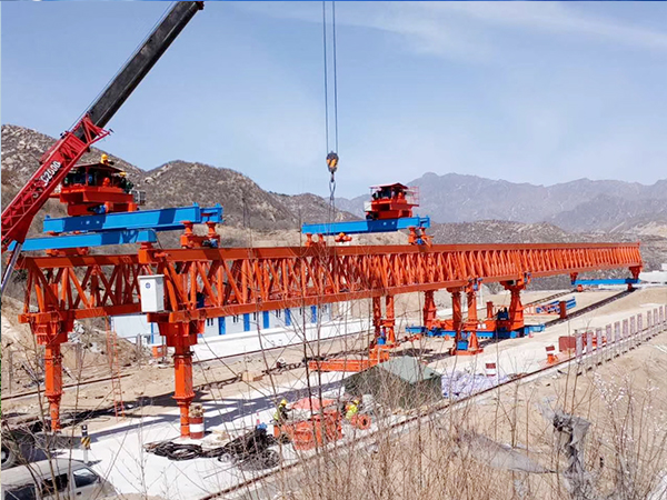 云南大理架橋機(jī)租賃廠家單主梁900噸架橋機(jī)