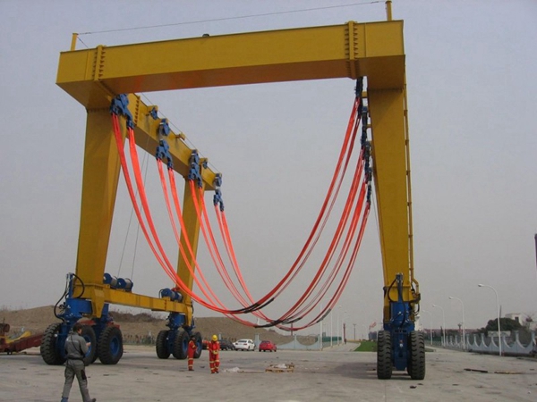 江蘇江陰游艇搬運機廠家游艇搬運機吊運精準(zhǔn)     
